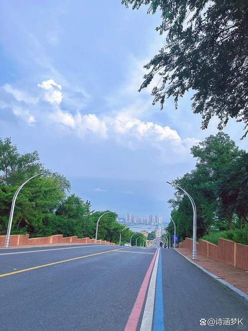 城市生活的温馨点缀，偶尔的自行车铃声声中寻觅生活小确幸